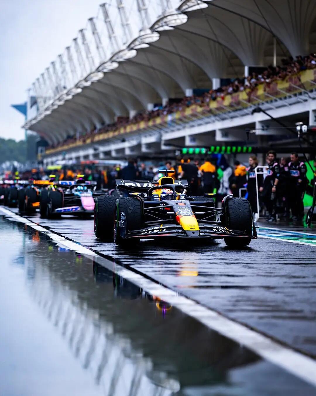2026 F1-墨西哥站：法拉利 SF26，最亮眼的黑科技是废气导流尾翼方案，把