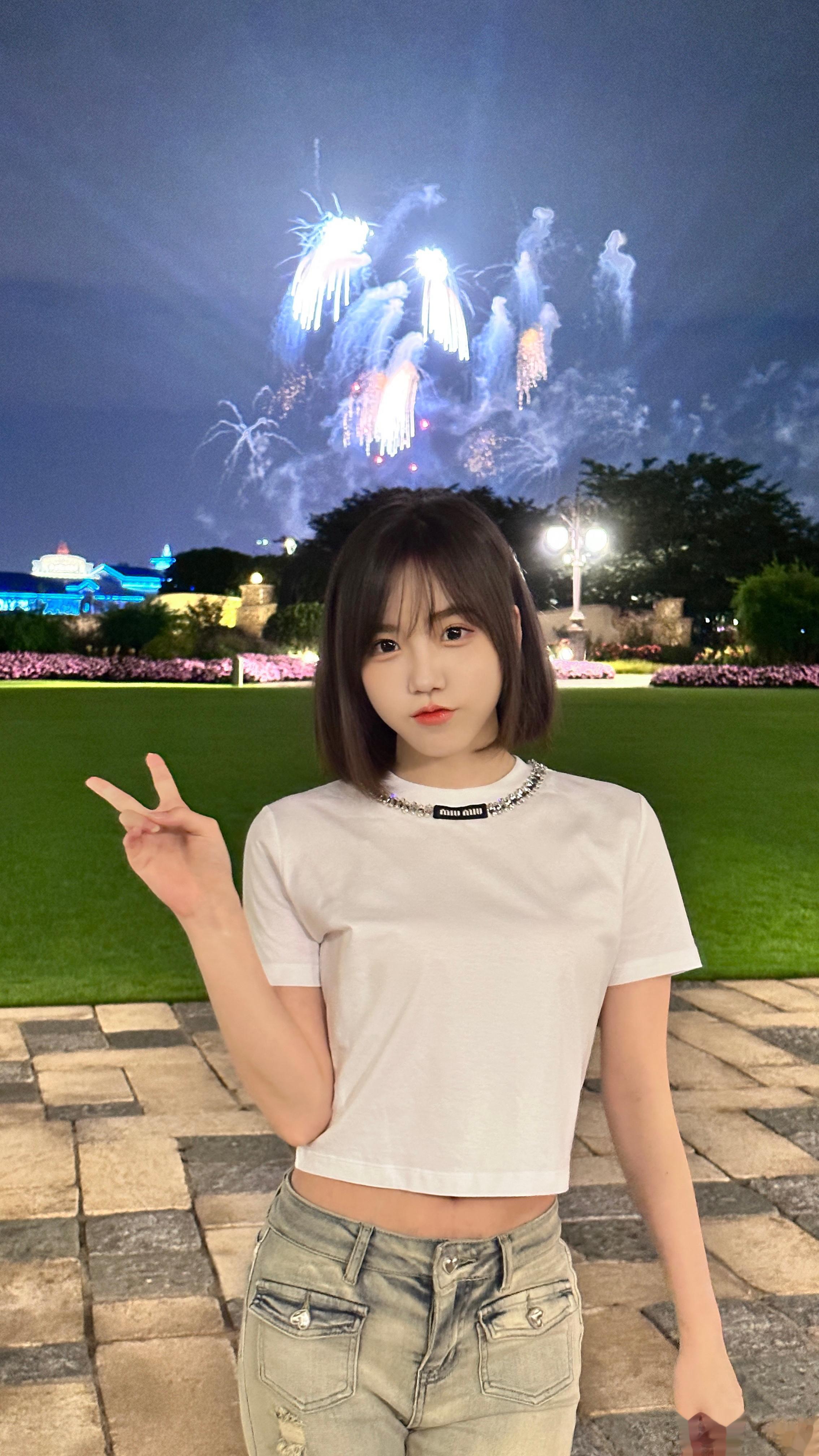 别逼我在世界上最快乐的地方扇你☆ '͜' ★💭  ​​​