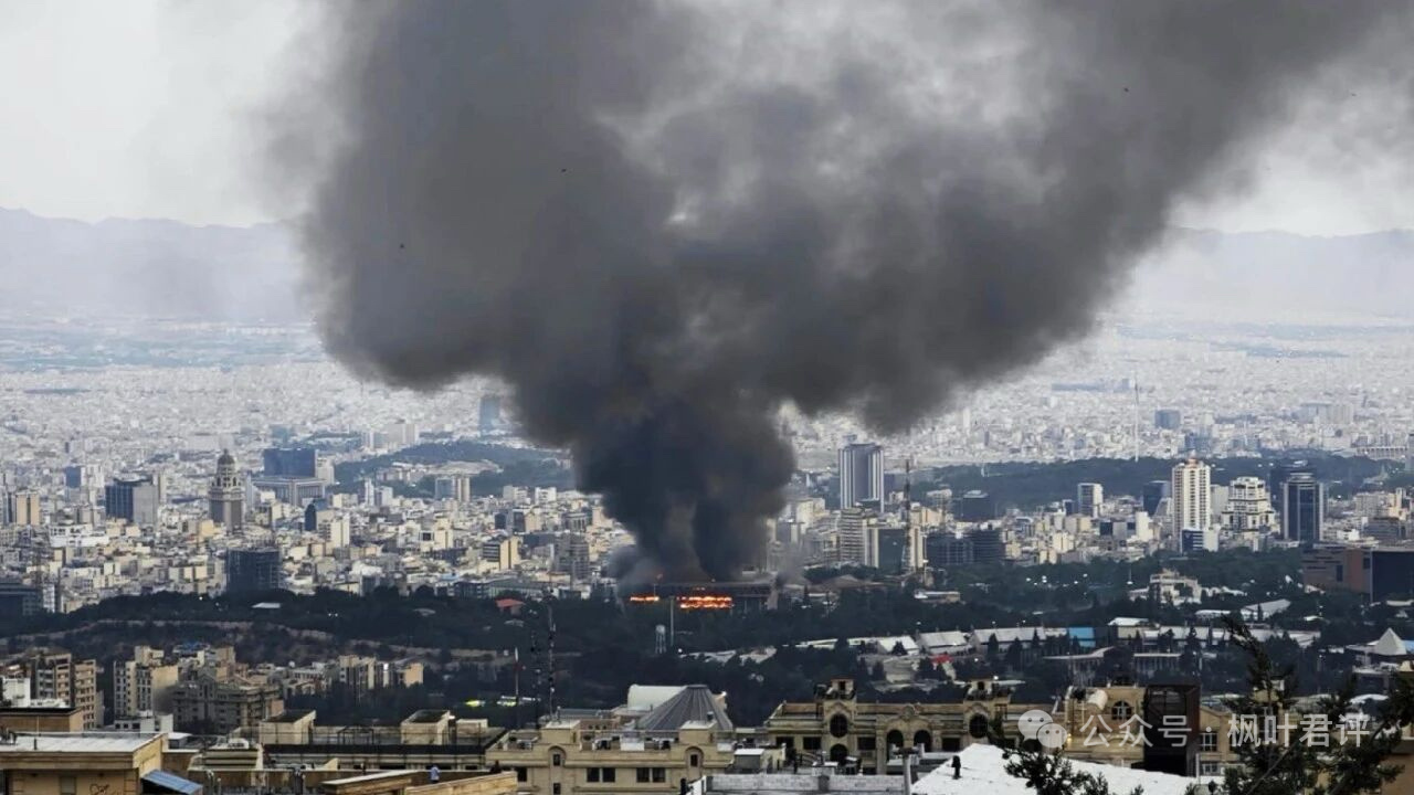 美以伊战争  小哈梅内伊世袭伊朗最高领袖大位后，一个发来“表扬信”，另一个发来“