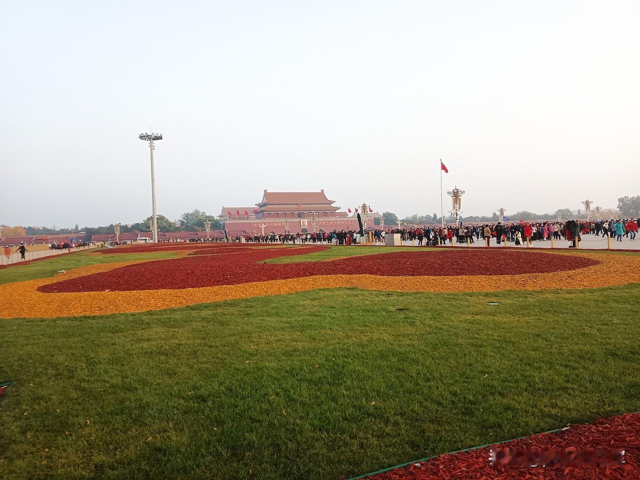爱国情怀是刻在每个中国人骨子里的。
记得在金店工作时，和同事闲聊，我们都说我们国
