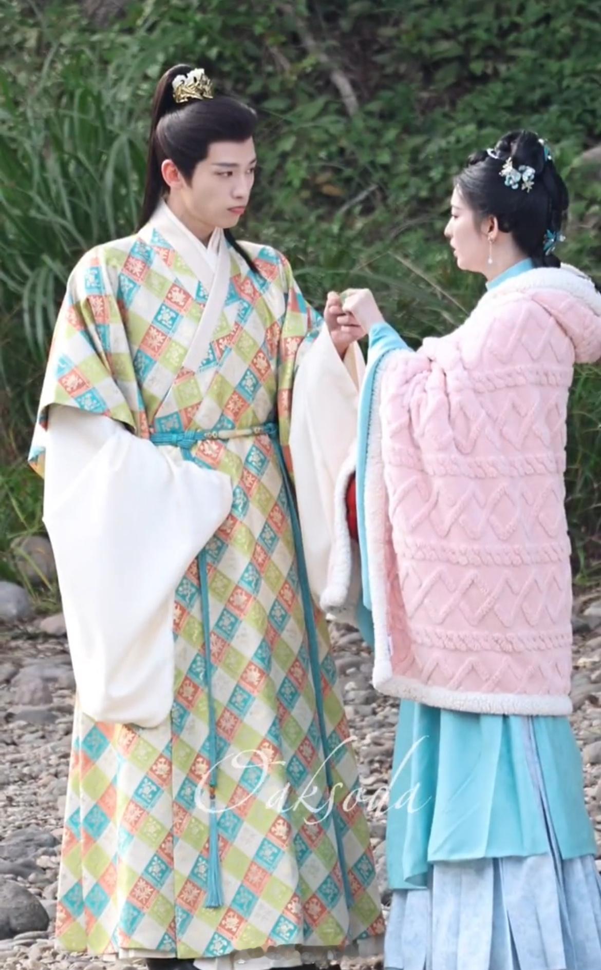 大虐！明月录男主辛云来路透VS男配尹浩宇路透，都是生图，辛云来怕是要被掀桌了