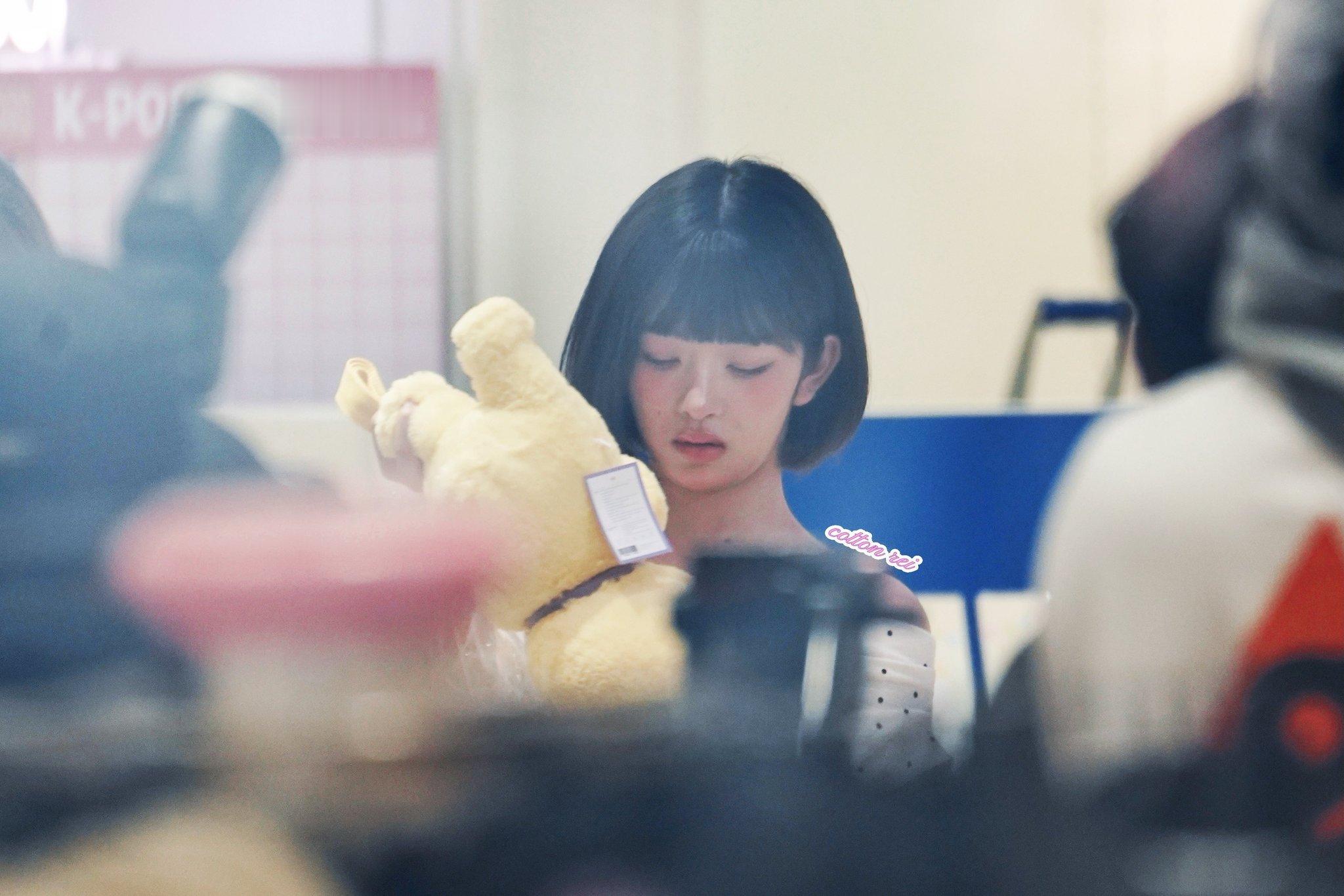 倒着把孩子屁股一把拽起，这妈当的-cotton_rei 