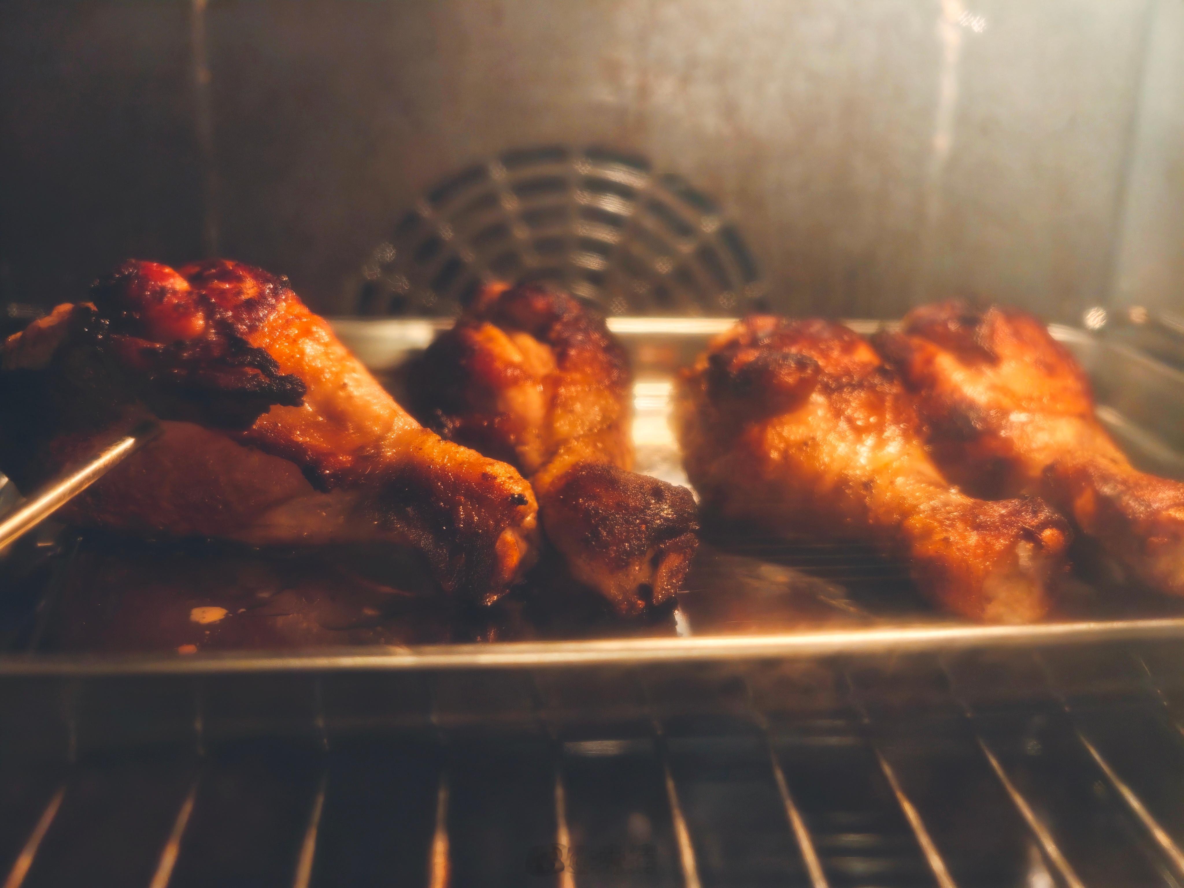 发现冰箱里的法棍状态不好，广快弄一份鸡腿肉沙拉败败火🥗配上自制的苹果油醋汁，味