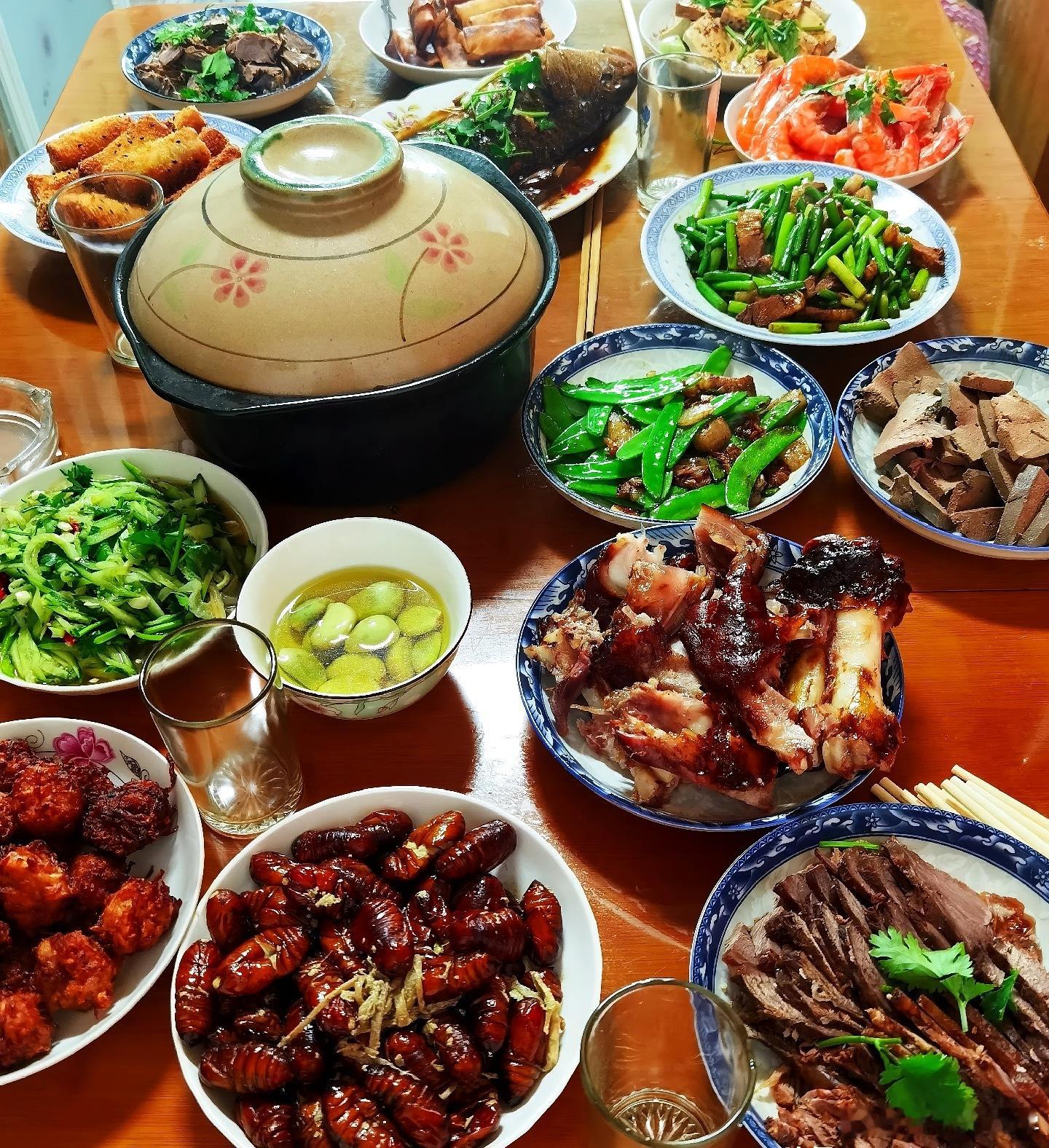 看看有多少人晚上不睡觉，等着第二天早上吃年夜饭！