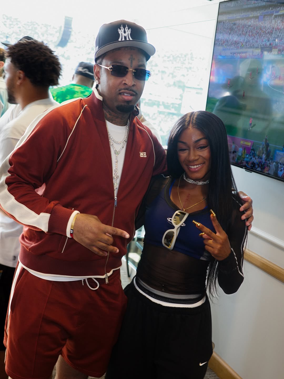 21 Savage 和 Sha'Carri Richardson 在世界杯现场 