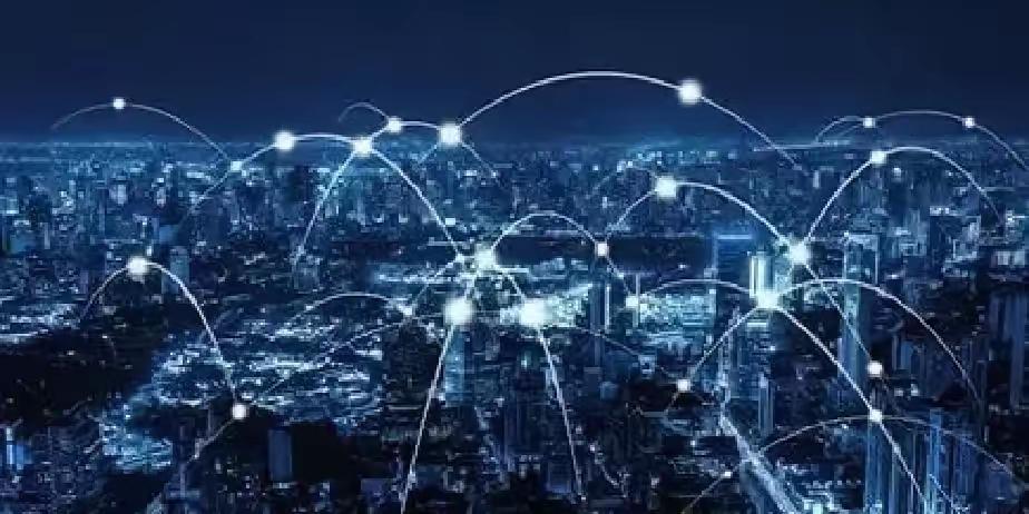 卢麒元这次说的话，听着有点沉。

他提到有人想借十五五的时机，把水电网络这些命脉