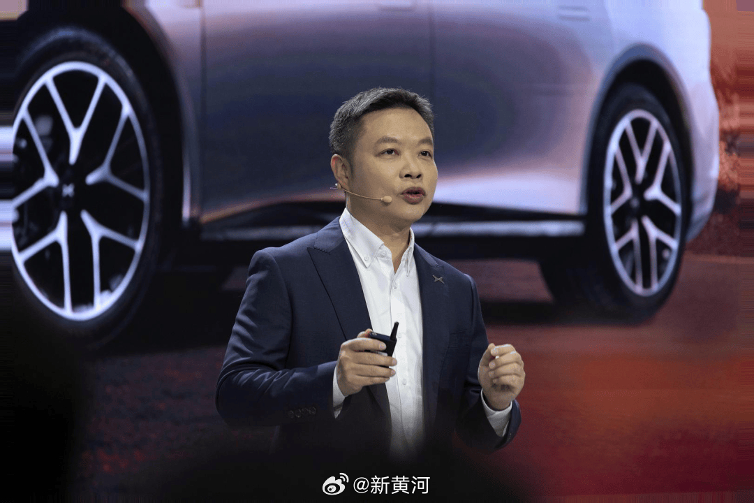 【全国人大代表何小鹏：#建议适当下放低空空域管理权#】#何小鹏说今年陆地航母将量