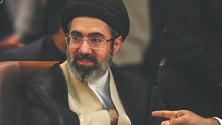 伊朗新任最高领袖穆杰塔巴，还没公开露面就遇袭了。伊朗正加大力度清理内鬼。

伊朗