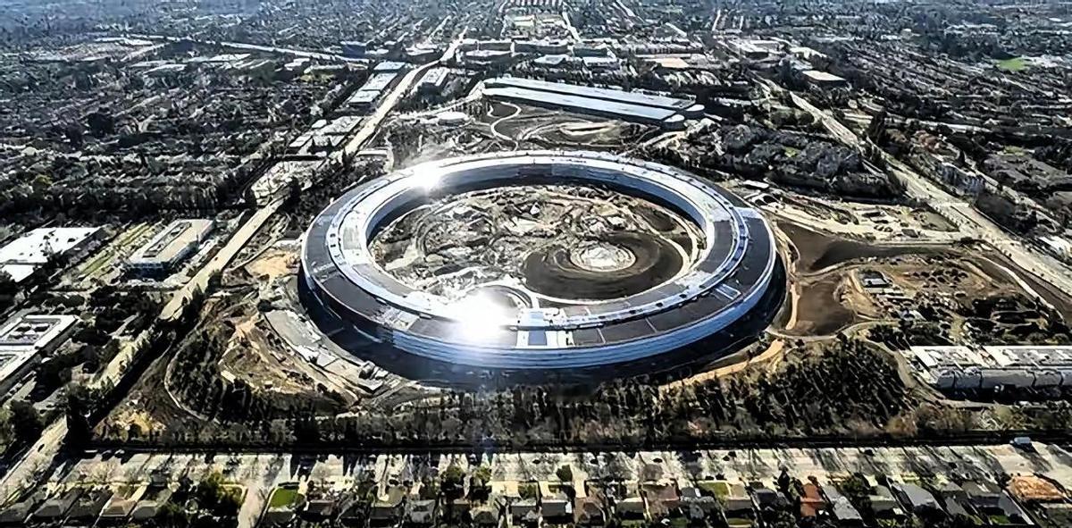 阿里通义千问这回搞了个大动作，号称能直接甩出带排版的PPT和合同，但这真的是“打