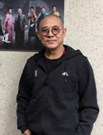 不管李连杰的家庭生活如何，总之很喜欢少林寺这部电影。
 
在那个年代给我们带来了