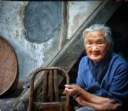 因为不是亲生的，父母离婚时都不要我。我爸说，自己又不是不能生，妈说，带着孩子不好
