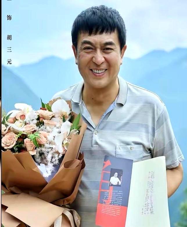 听他半开玩笑地认怂时，才发现圈里真有“天敌”。
跟那么多女演员对过戏，张嘉译点名