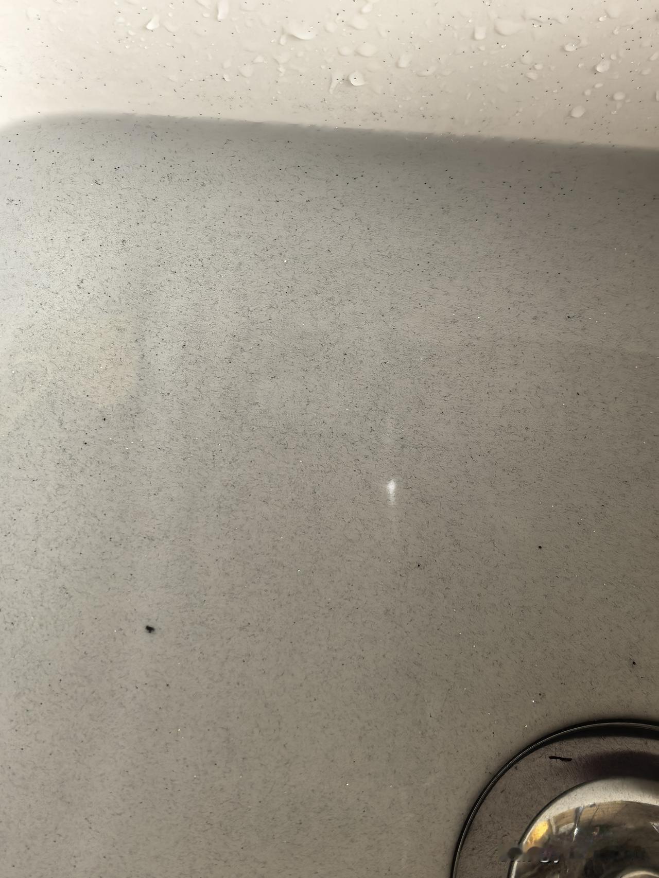 现在的牛仔裤面料真不好，不是掉色就是掉毛，真不敢穿