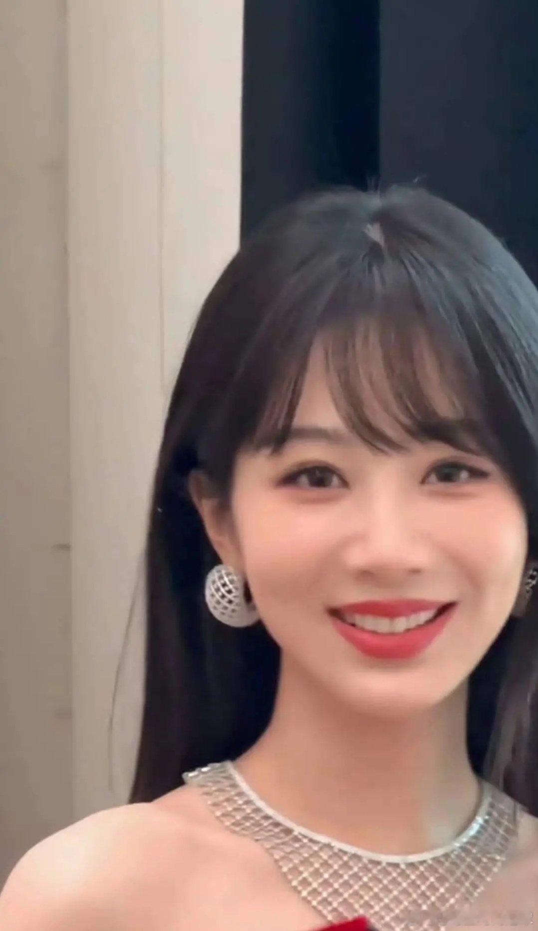 真的是红气养人啊，杨紫现在好高级好好看！ ​​​