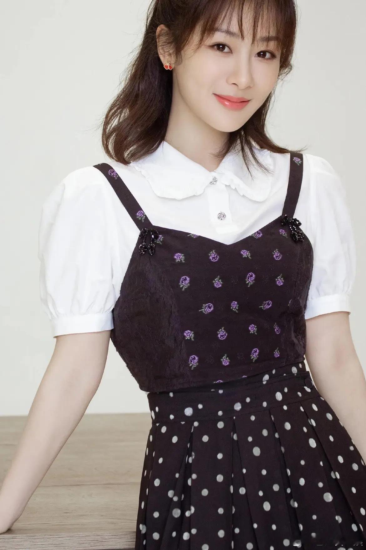 1. 杨紫在家业中饰演的李祯在爱奇艺站内角色热度已经破2亿。2.花儿与少年今年的