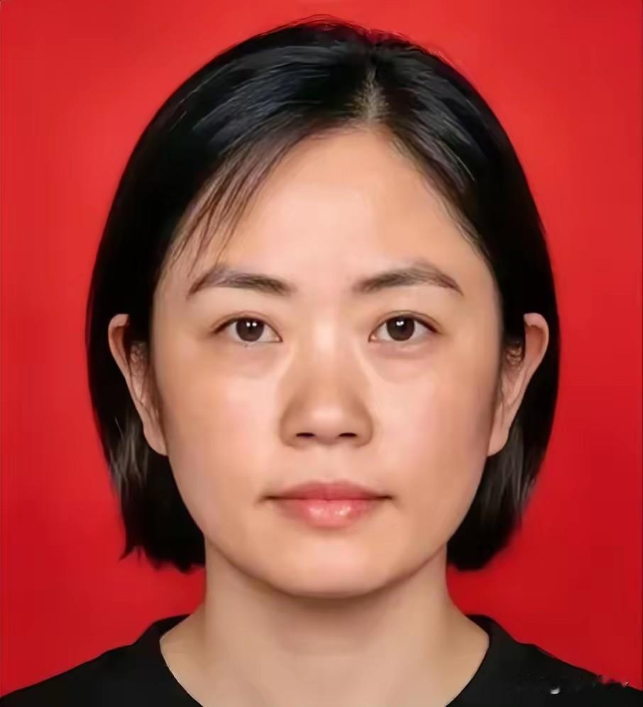 退役女大校谢彬蓉：扎根大凉山十余载，用微光点亮大山未来
 
谁能想到，一位手握大