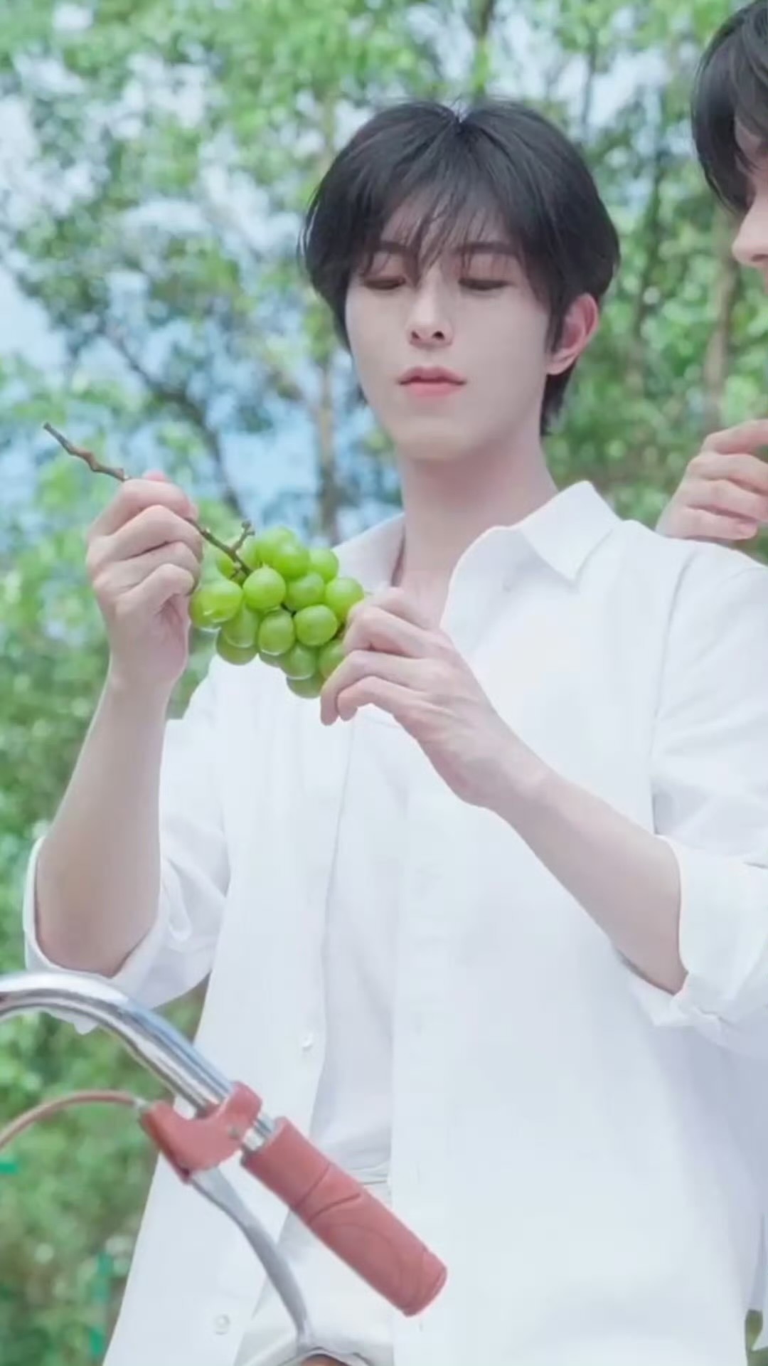 邱鼎杰红秀grazia封面预告，大美人太漂亮了🥰 邱鼎杰红秀grazia封面