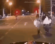 酒劲儿上来了？
酒真是个好东西，在瓶里乖乖的听话，喝到肚里可就不是它喽？无论是温