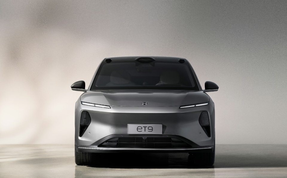 #蔚来400亿研发成果亮相#蔚来ET9自研智能驾驶芯片、全域900V高压架构、天