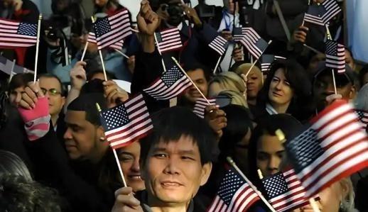 美国 人曾一针见血：“如果中国真的那么好，为啥还有大批人移民到美国？”中国人移民