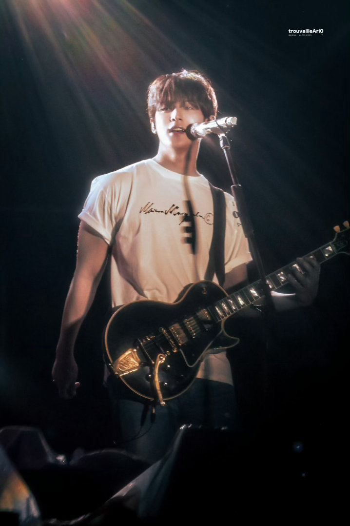 金珉奎你的吉他拨片已划过我的心弦🎸 