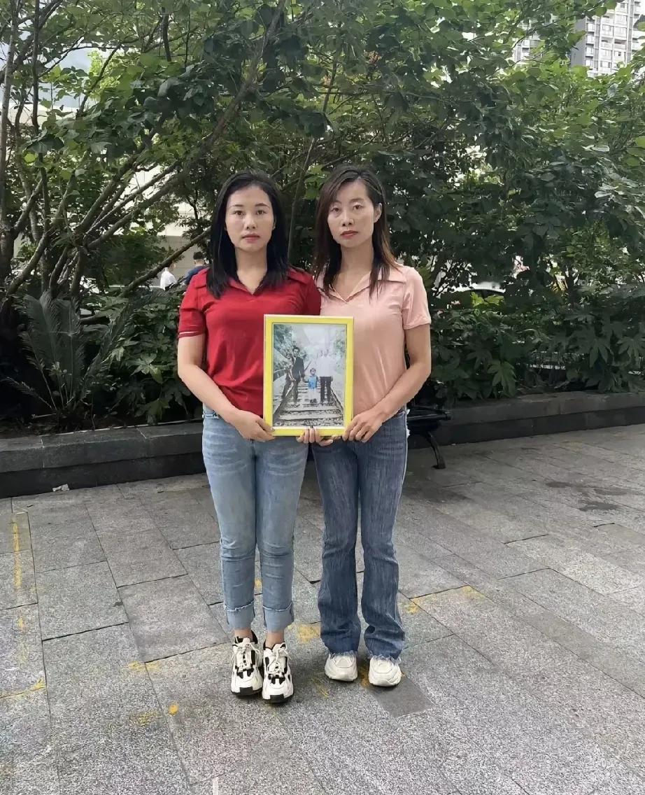 桑英的坚韧人生：从苦难中绽放的坚韧之花

在那个充满回忆的小镇，桑英，一个看似平