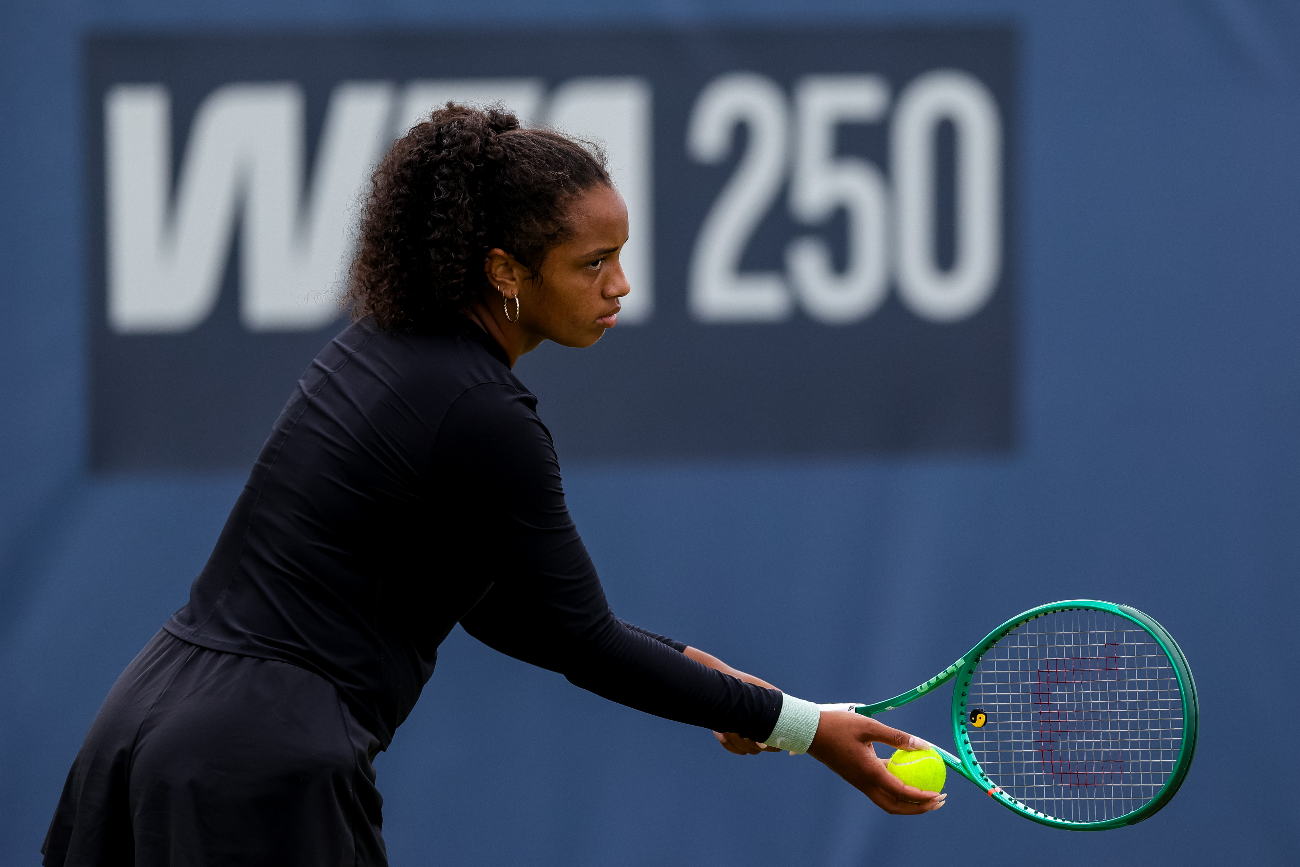 首个WTA决赛✅WTA250斯海尔托亨博斯站半决赛，蒙哥马利以6-4 6-2击败