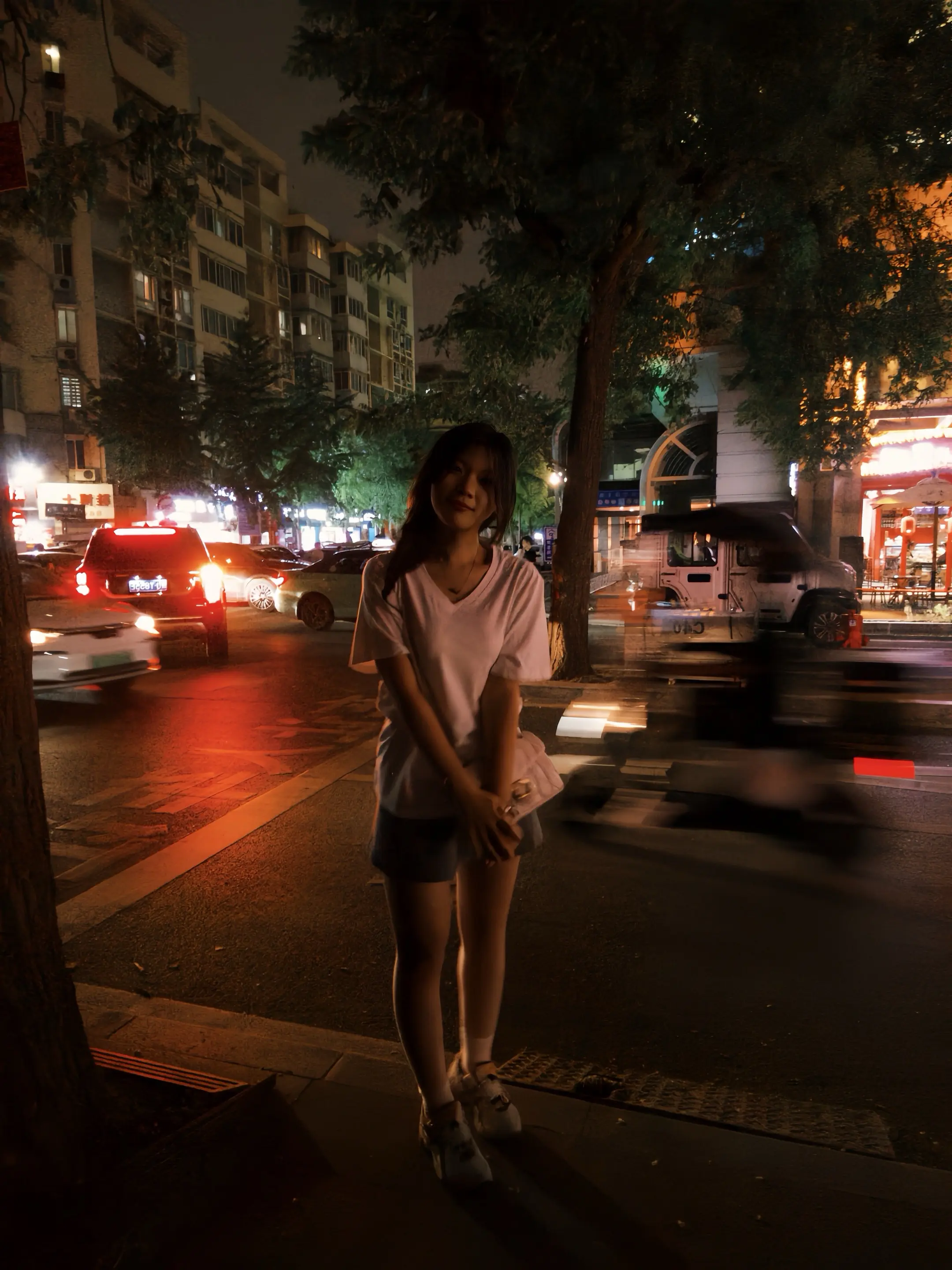 明明你也想我吧歌曲失眠了 自由感拍照