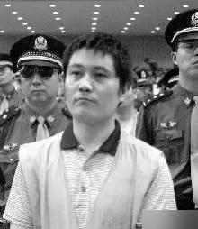 看新闻里说陕西长安县那个郑卫国，黑社会团伙头目，2001年就被执行死刑了，32个
