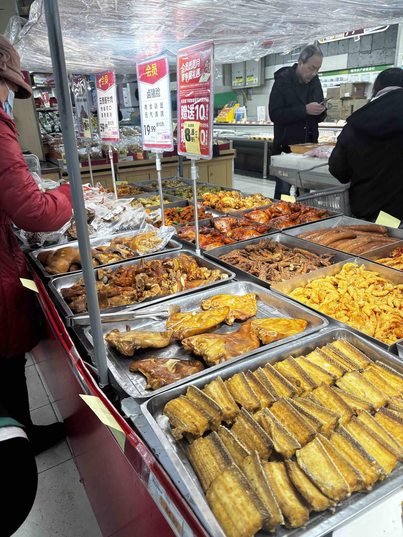 彩虹十字的华润万家，绝对是周边购物的顶配选择！🛒
每月19号会员日全场88折，