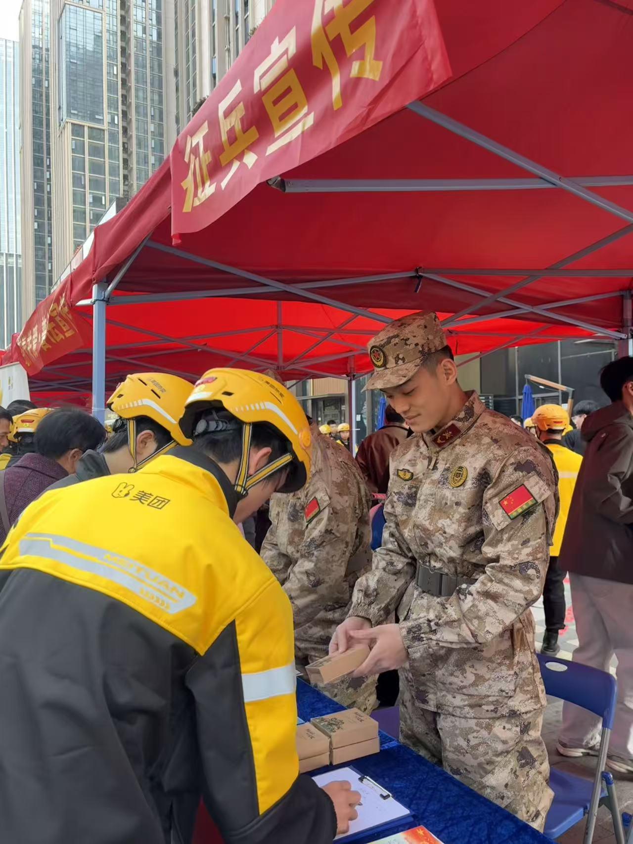 新安街道新春武装工作双推进：军地座谈谋新篇，征兵宣传入人心