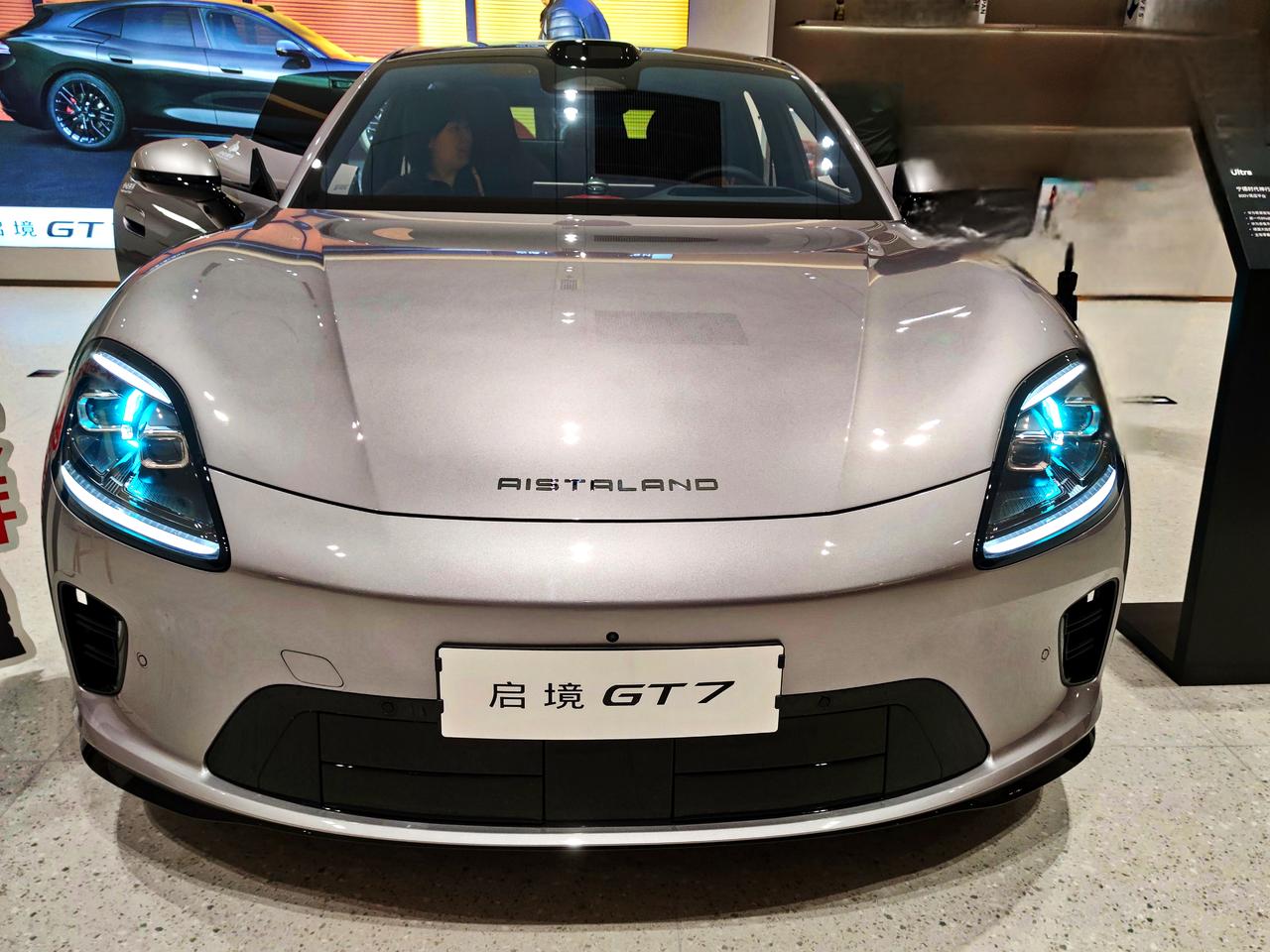 新一代智能猎装《启境GT7》
   广汽集团与华为乾崑联合打造的，智能猎装纯电车