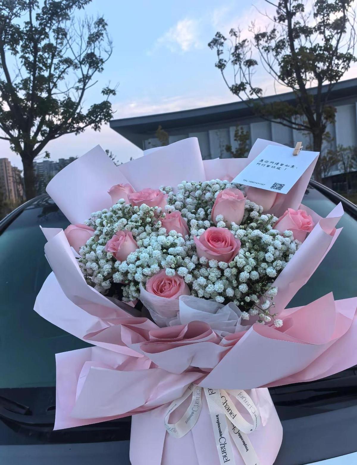 11月1号，生日当天不谈过往，不画饼。
蛋糕要甜，奶油不能少。
朋友喊你吃饭，你