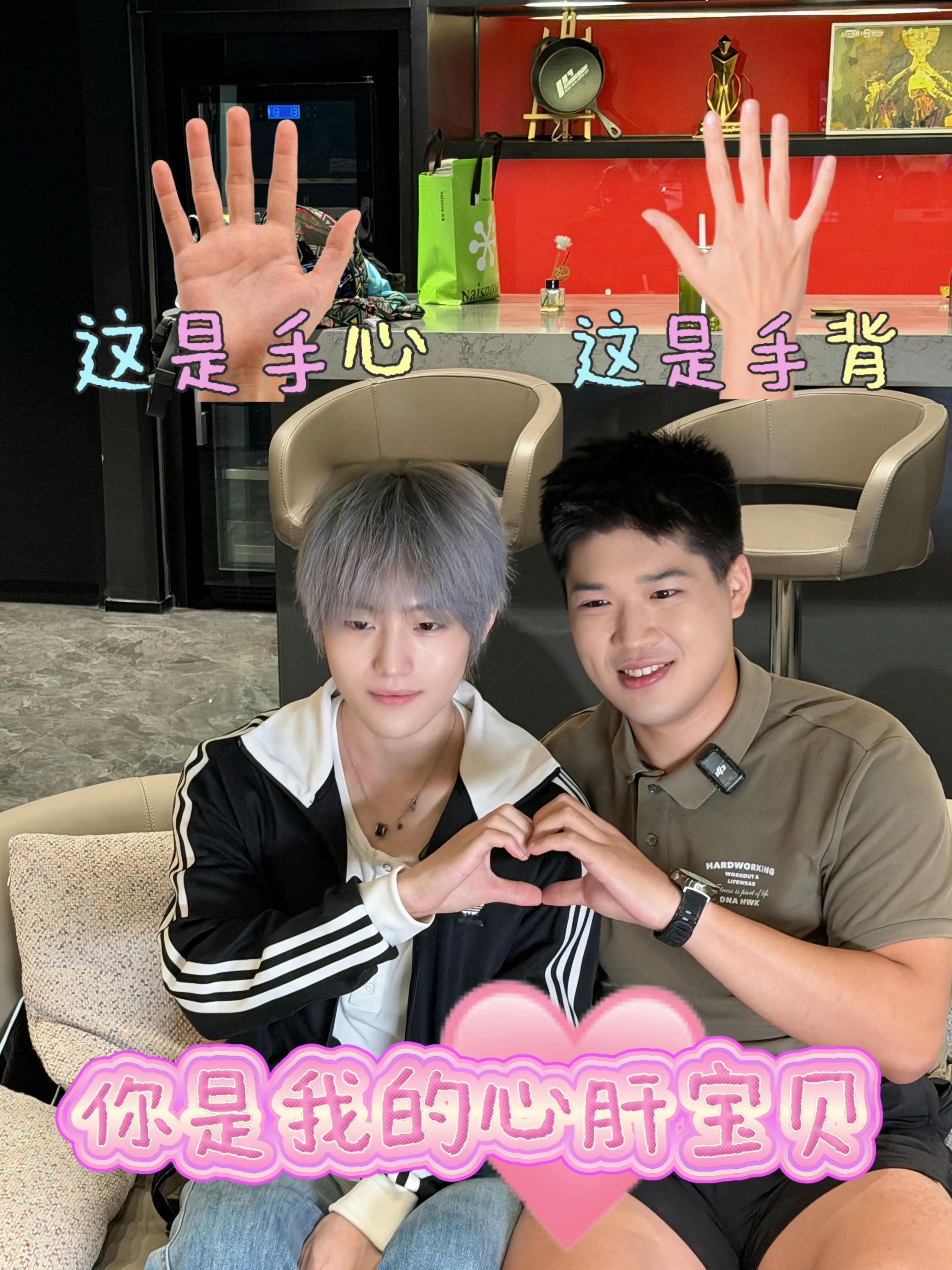 9月11日，成都AG和平精英更新【糕味播报员】。内容以“手心手背”梗开场，选手小