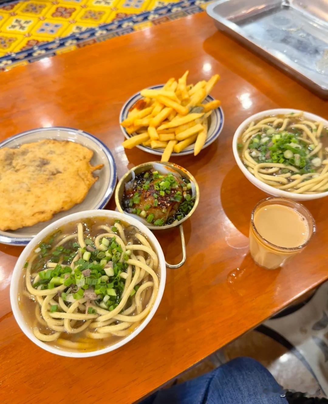 让我们感受下西藏早餐的价格，惊到我了。

没去西藏之前，我在想那里的早餐有没有包