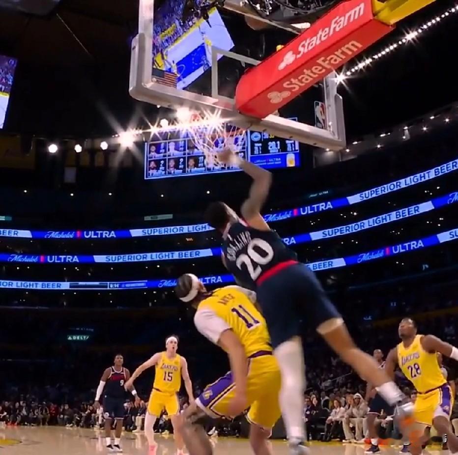 这球怎么说？海斯谈科林斯受伤：

“我不是故意的。”

“对于科林斯的受伤。”