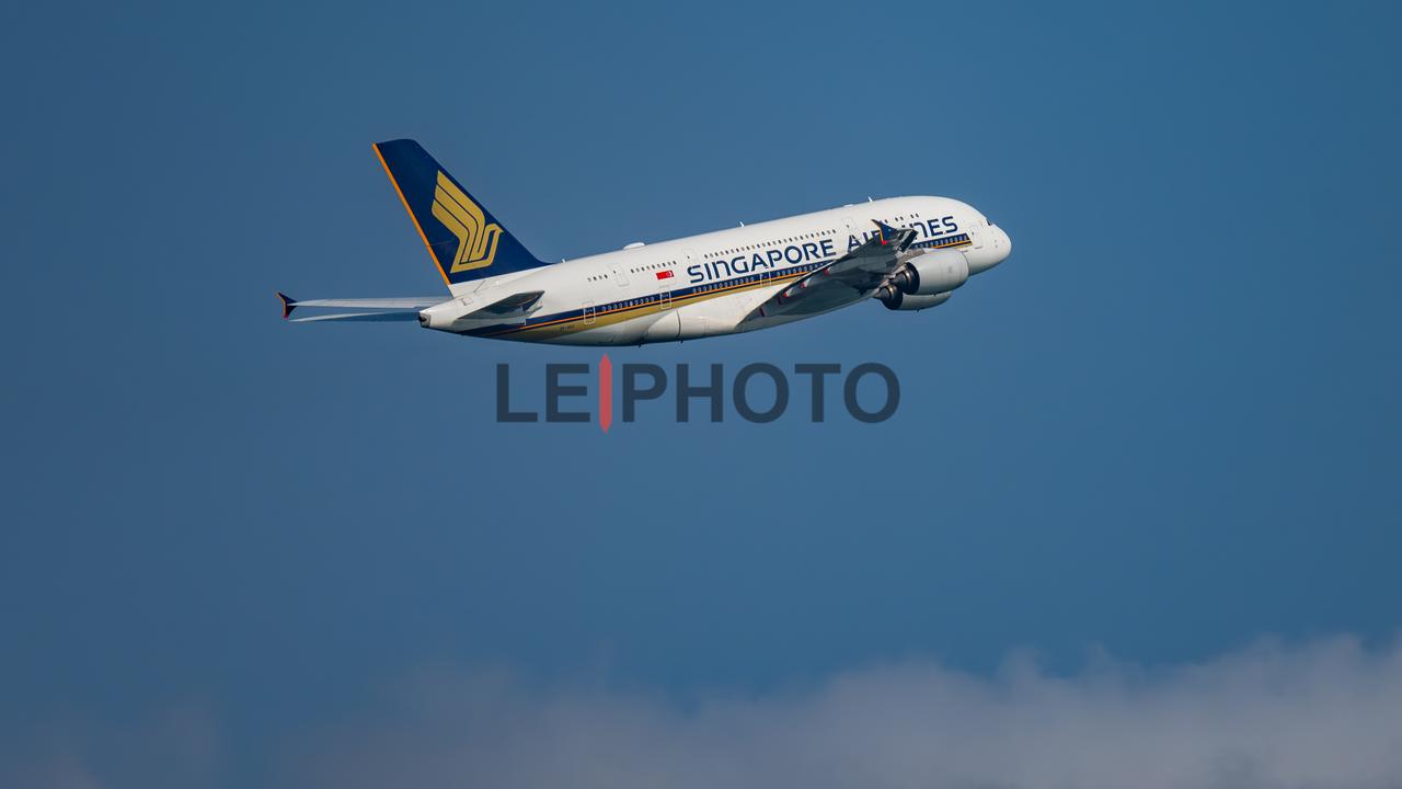 目前全球最大商用客机，空客A380-800飞机。坐过的都知道，她的起飞和降落稳的