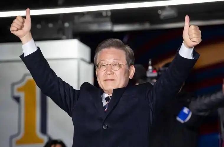 共同民主党选赢了，可李在明很不满！一场把对手按在地上摩擦的大胜，居然把韩国总统李