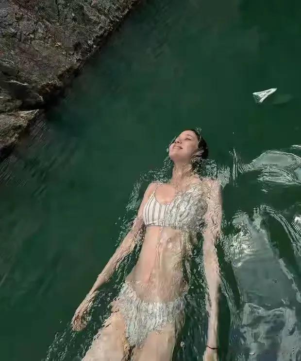 欧阳娜娜，评论区沦陷了！

7月17日，欧阳娜娜在网络引起热议，原因是她晒了一组