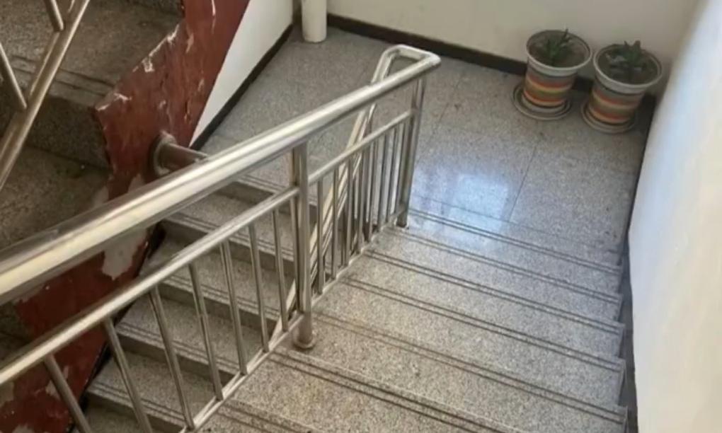 6月9日深夜，山西阳泉，85岁的陈女士在家突发胸憋，家属紧急拨打120。从老人家