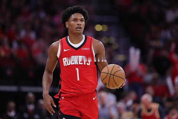 魔术对阿门-汤普森进行了有效地限制，导致了他在进攻端没有办法将自己的空切能力和篮