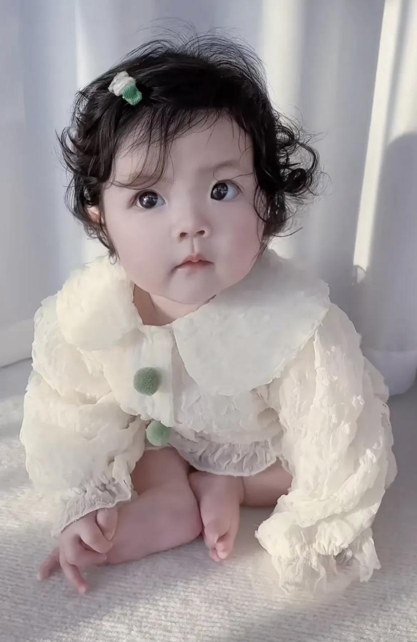 胡歌当爹把反差萌拉满！仙剑男神变小茉莉专属“女儿奴”，谁看了不喊甜？

谁能想到