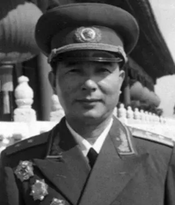 1953年哈军工开学前，陈赓为训词征求意见，毛主席让萧向荣起草，背后有哪些深意？
