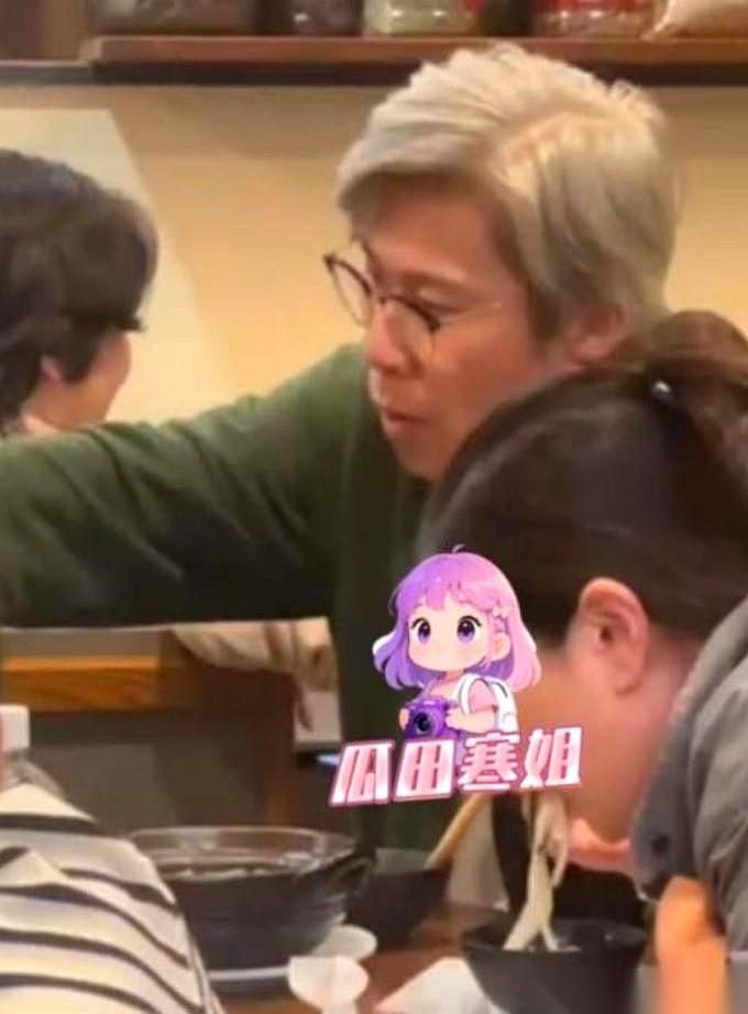 9月22日，有娱记放出视频说拍到李乃文在日本京都和妻儿聚餐，画面里的男人全程一直