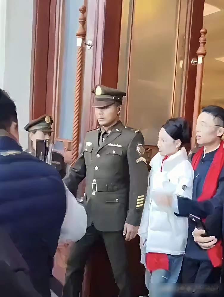 别在这儿瞎起哄了！郭有才结个婚安排几个安保人员，就被你们喷成耍大牌、装大人物？人