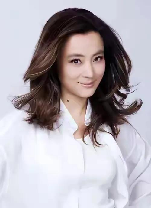 李玲玉拒绝帮儿媳带孩子引发争议，做父母的就应该无尽的托举吗？
李玲玉最近聊到带孙