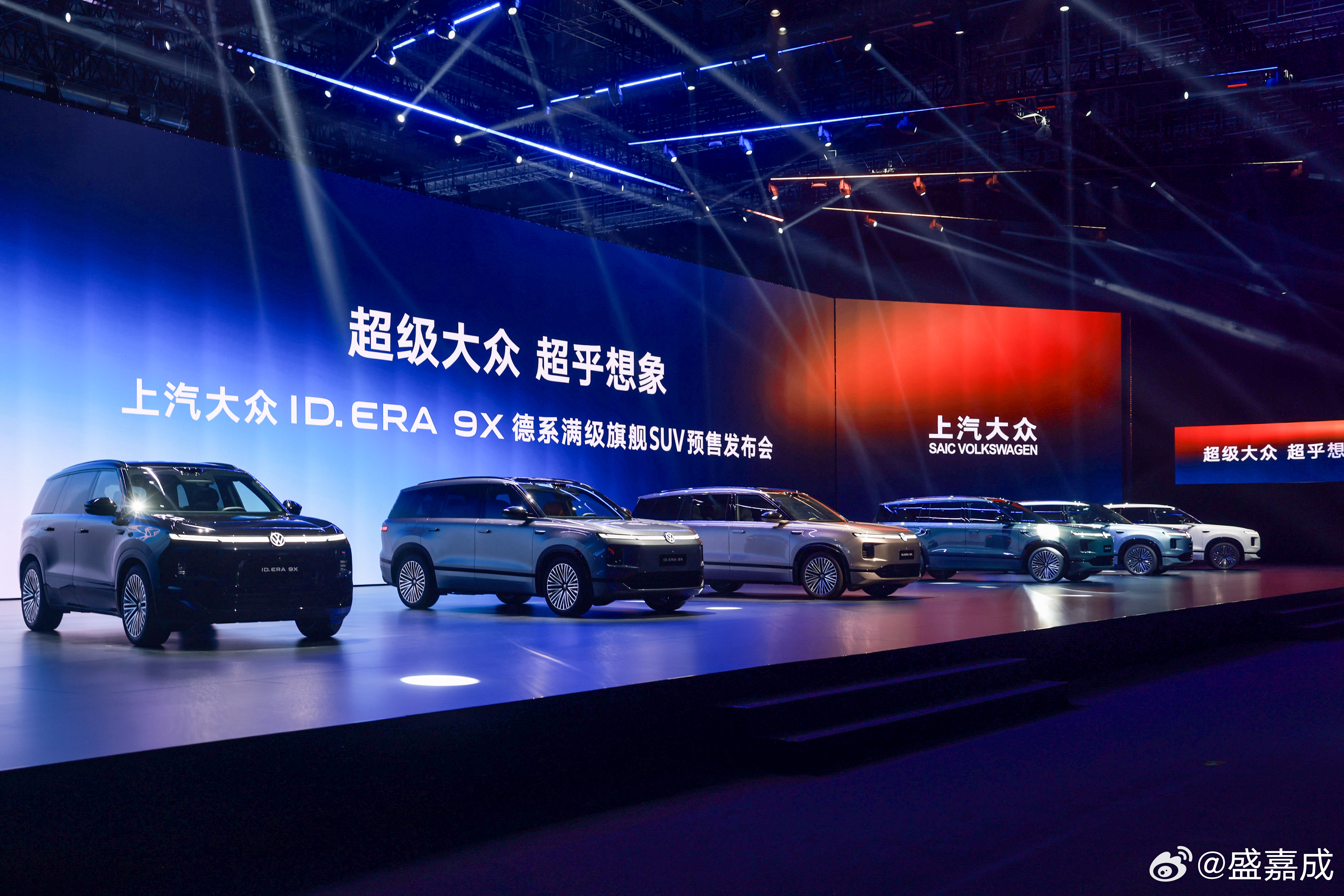 ID.ERA 9X预售发布会 饰板上有魔术屏，亏电动力几乎不衰减？！要我说这台大