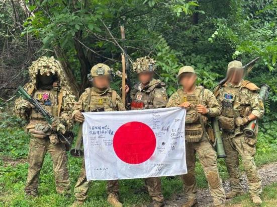 日本人竟敢公然参加俄乌冲突，在前线跟俄军干上了，日本这是疯了吗？日本为什么要趟这