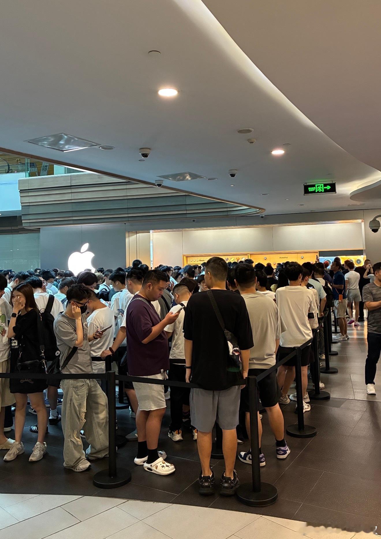 兄弟们“战况”如何啊？你们那边的iPhone17 系列加价多少？👀 ​​​
