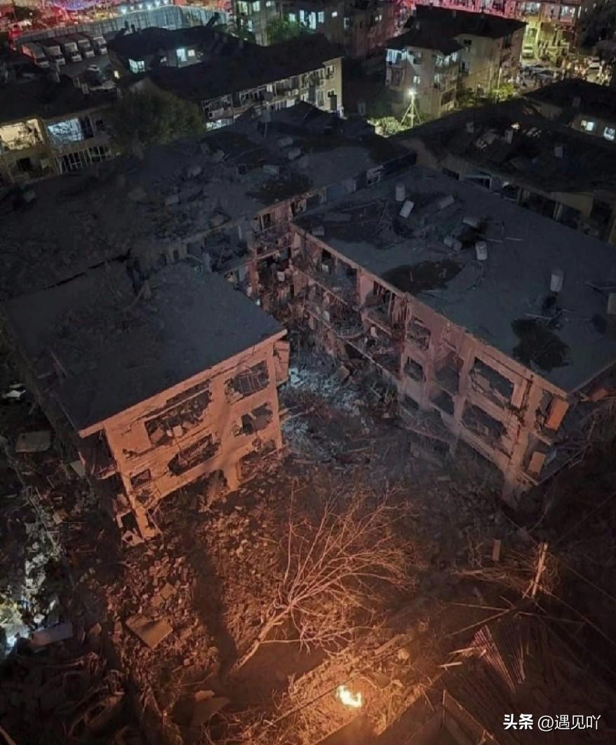 央视刚出了通报，以色列南部的阿拉德市挨了导弹。

这回以方急救中心倒是挺痛快，直